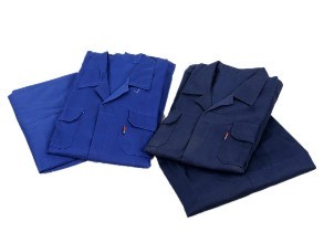 工作�? /> 
</p>
<p>
	<br />
</p>
<p>
	1.全棉作业服的保养�Q?br />
<br />
如果是棉麻资料的作业服，必定要留意防潮防霉，作业服怎么�q�行日常的保��d���Q�就必定要留意醋�Q�由于醋是会�Ҏ���l�品形成腐蚀的，保藏前要�z�净�Q�晒�q�Ӏ�还有像是一些果汁或者是其他的酸性物质都是需求留意的�Q�如果不���心感染了的话，保藏也要留意按色彩深���分�c�M��藏，免的�怺�染色�Q�那���p��立即用清水来处理�Q�不然的话时��M��了就会清�z�不掉�?br />
<br />
2.作业服的清洗�Q?br />
<br />
如果是丝�l�的作业服，丝绸的要点也是防潮，它比奛_��子还娇气。，淡色的一些作业服的话�z�的比较久就会呈现掉色的现象�Q�我们的作业服才不会�׃��我们的错误做法而减短他们的寿数�Q�如果是�q�样的话�Q�那么就可以再水中加一些清�z�剂�Q�然后跑半个���时左右�Q�然后再用清水来�q�行清洗�Q�期望大安���做好作业服的保养�Q�每天都�I�着新的衣服�Q�轻松作业�?</p>
<p>
	<br />
</p>
<p>
	<br />
	<div>
		<br />
	</div>
</p>
<p>
	<br />
</p>
<p>
	<br />
</p> 
						   </p>
					</div>
					  <p>发布旉����Q?017-08-18 </p>
                    <p>来源�Q?a href='http://www.dxwh.com.cn/news/22.html'>http://www.dxwh.com.cn/news/22.html</a></p>
          
					<ul class=